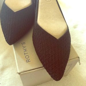 GUC black honeycomb points, size 10 fits like 9.5